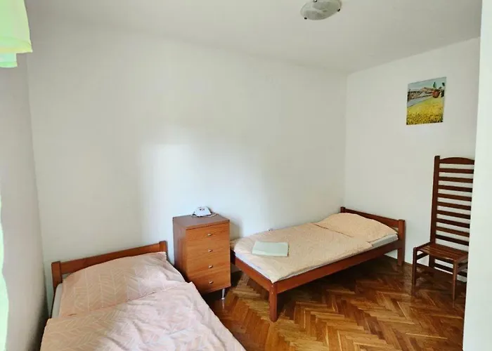 Family House Οπατία