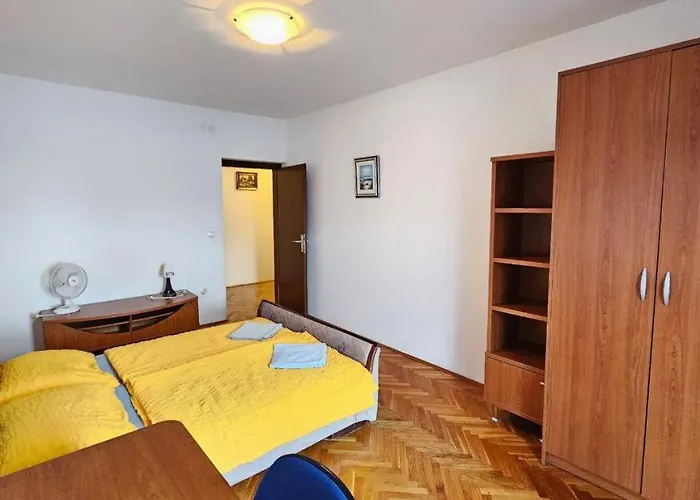 Vikendica Family House