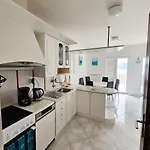 度假居 Family House *